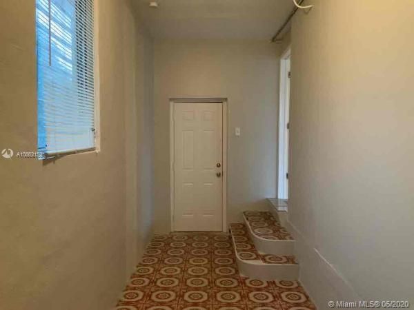 Recently Rented: $1,875 (3 beds, 1 baths, 975 Square Feet)