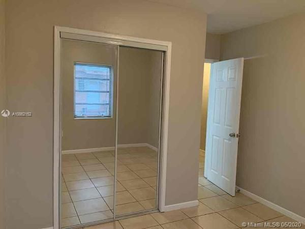 Recently Rented: $1,875 (3 beds, 1 baths, 975 Square Feet)