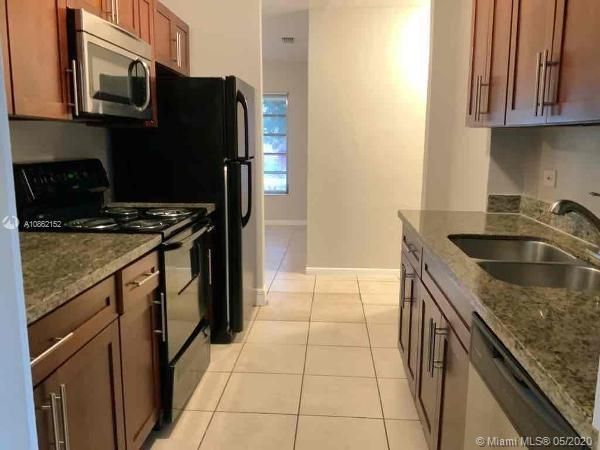 Recently Rented: $1,875 (3 beds, 1 baths, 975 Square Feet)