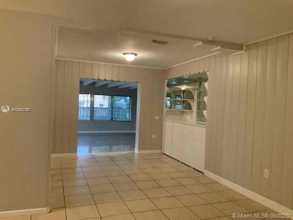 Recently Rented: $1,875 (3 beds, 1 baths, 975 Square Feet)