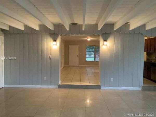 Recently Rented: $1,875 (3 beds, 1 baths, 975 Square Feet)