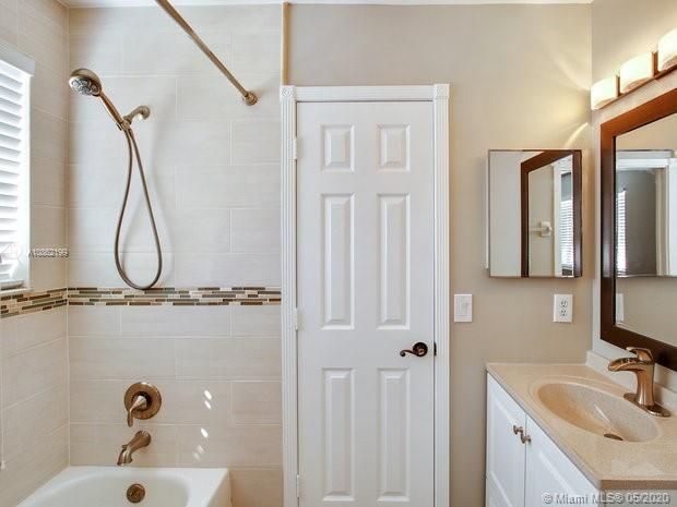 Recently Rented: $2,545 (3 beds, 2 baths, 1746 Square Feet)