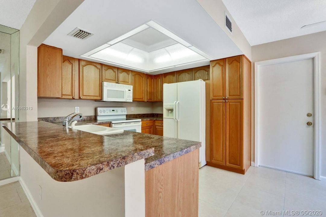 Updated Eat-In Kitchen