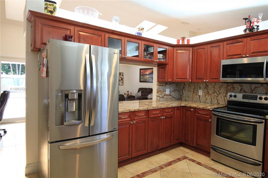 Vendido Recientemente: $410,000 (3 camas, 2 baños, 1457 Pies cuadrados)