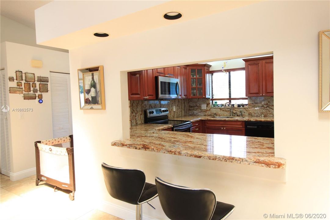 Vendido Recientemente: $410,000 (3 camas, 2 baños, 1457 Pies cuadrados)