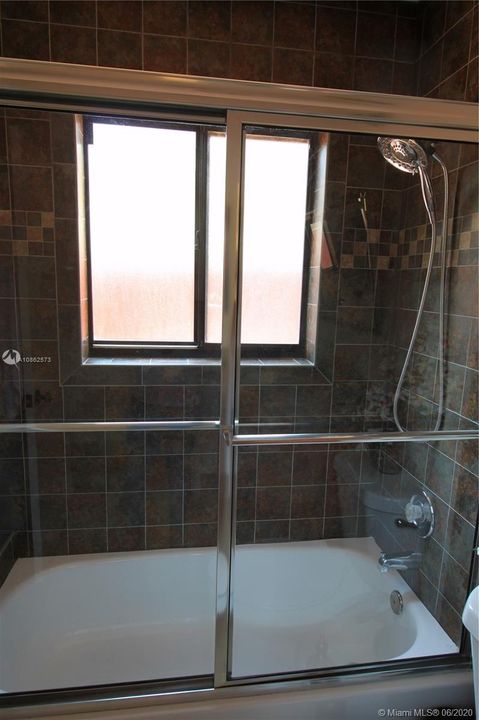 Vendido Recientemente: $410,000 (3 camas, 2 baños, 1457 Pies cuadrados)