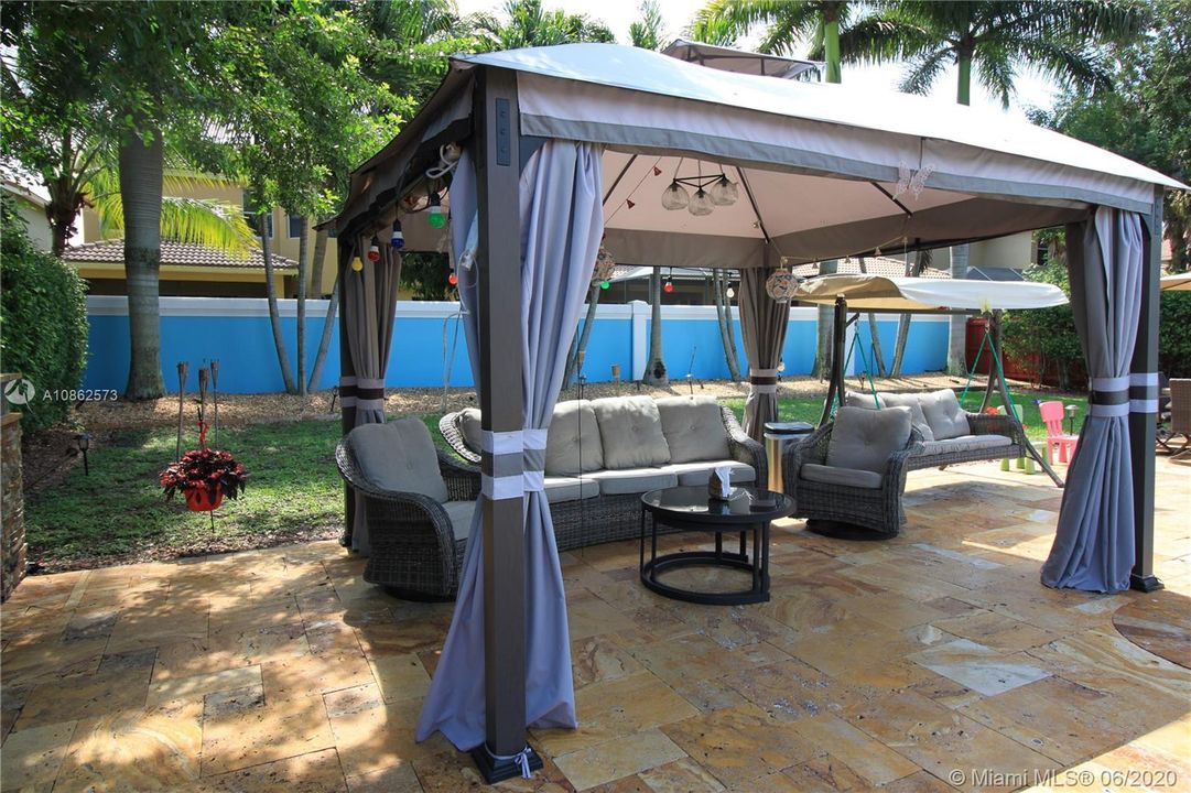 Vendido Recientemente: $410,000 (3 camas, 2 baños, 1457 Pies cuadrados)