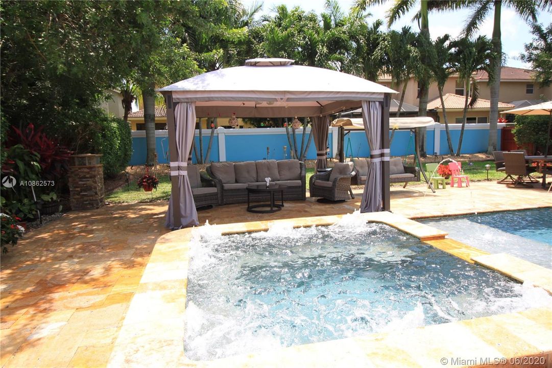 Vendido Recientemente: $410,000 (3 camas, 2 baños, 1457 Pies cuadrados)