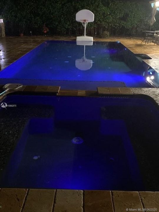 Vendido Recientemente: $410,000 (3 camas, 2 baños, 1457 Pies cuadrados)