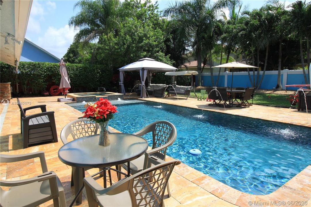 Vendido Recientemente: $410,000 (3 camas, 2 baños, 1457 Pies cuadrados)