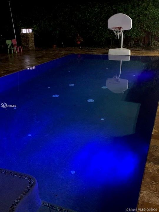 Vendido Recientemente: $410,000 (3 camas, 2 baños, 1457 Pies cuadrados)