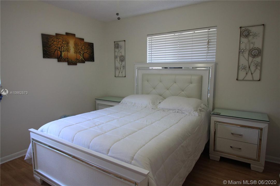 Vendido Recientemente: $410,000 (3 camas, 2 baños, 1457 Pies cuadrados)