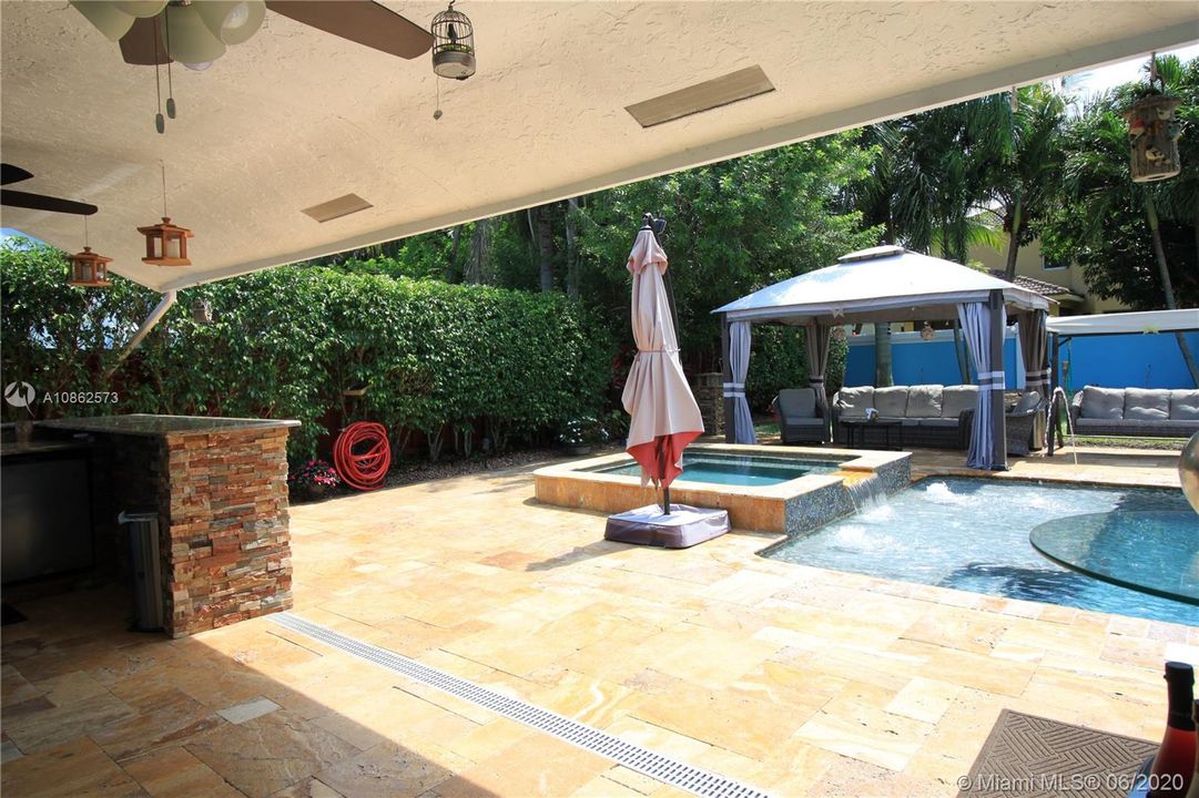 Vendido Recientemente: $410,000 (3 camas, 2 baños, 1457 Pies cuadrados)