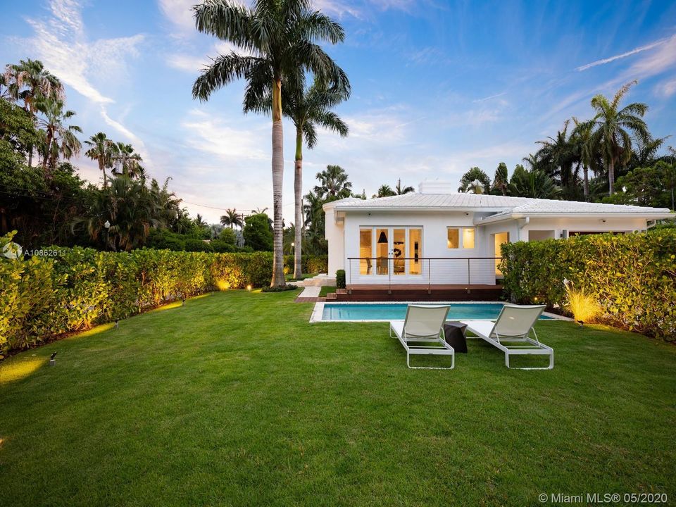 Recently Sold: $1,750,000 (3 beds, 3 baths, 2127 Square Feet)