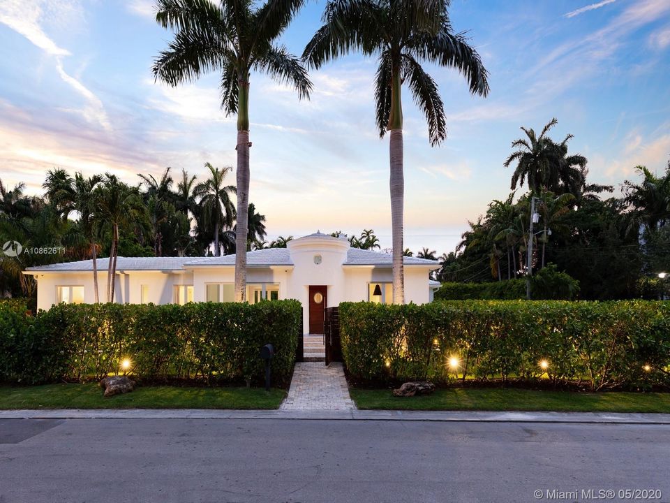 Recently Sold: $1,750,000 (3 beds, 3 baths, 2127 Square Feet)