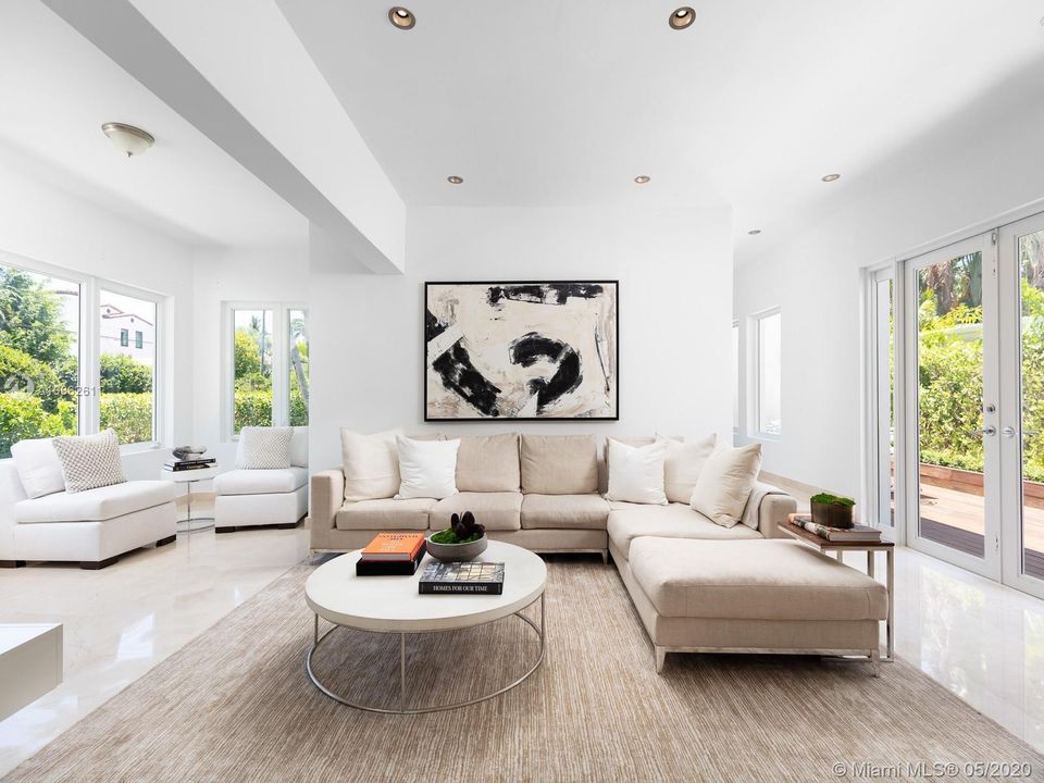 Recently Sold: $1,750,000 (3 beds, 3 baths, 2127 Square Feet)