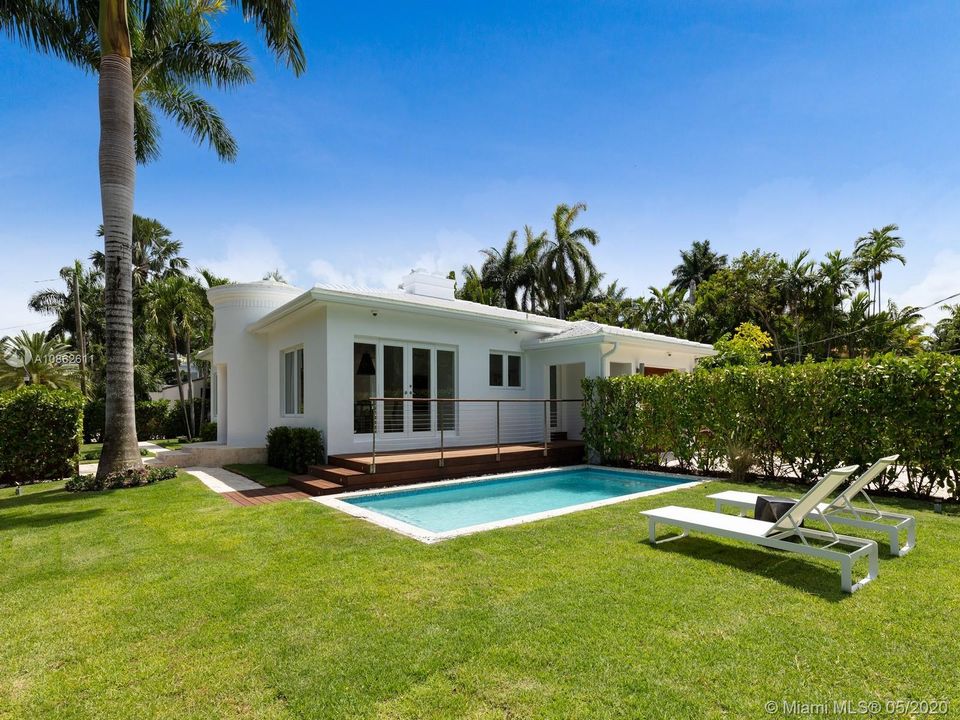 Recently Sold: $1,750,000 (3 beds, 3 baths, 2127 Square Feet)