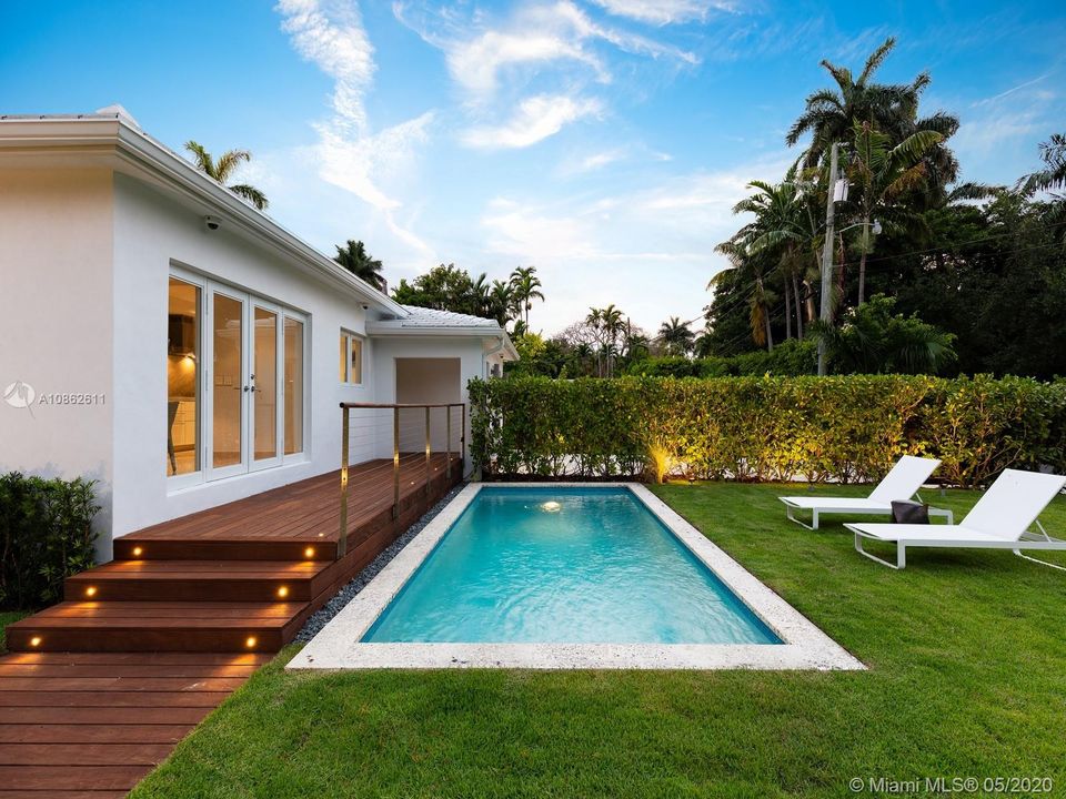 Recently Sold: $1,750,000 (3 beds, 3 baths, 2127 Square Feet)