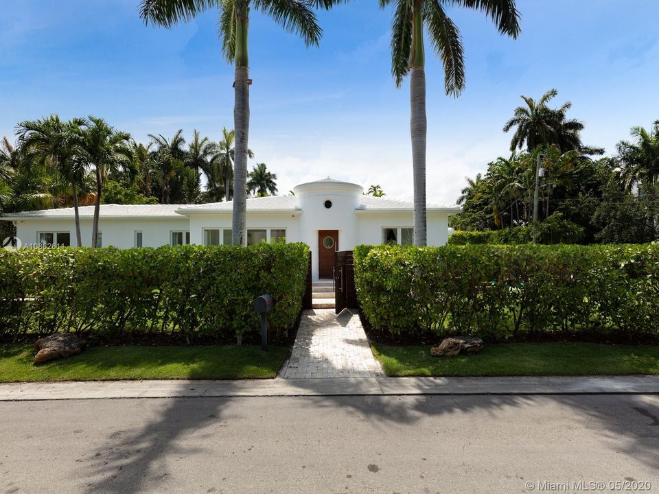 Recently Sold: $1,750,000 (3 beds, 3 baths, 2127 Square Feet)