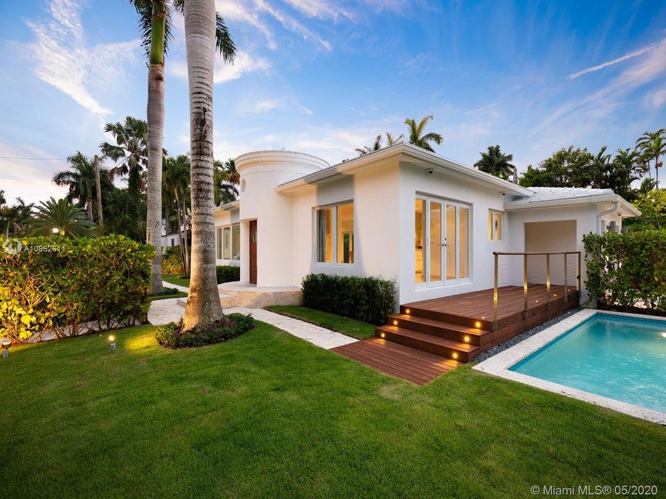 Recently Sold: $1,750,000 (3 beds, 3 baths, 2127 Square Feet)