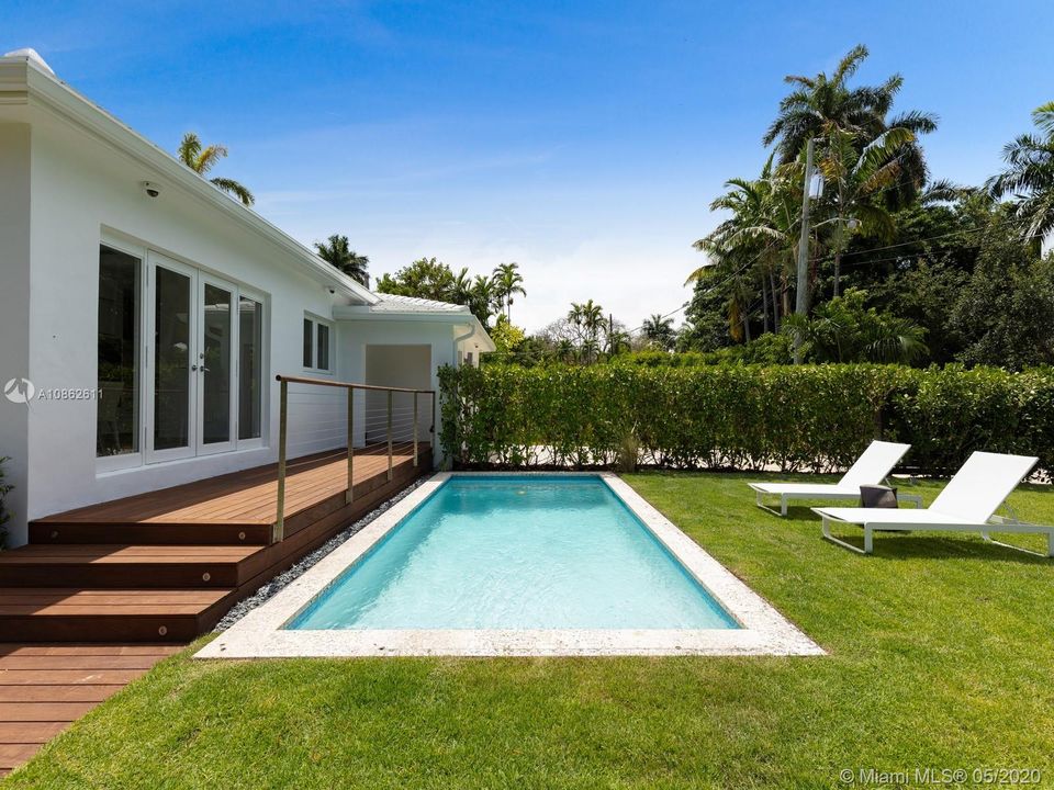 Recently Sold: $1,750,000 (3 beds, 3 baths, 2127 Square Feet)
