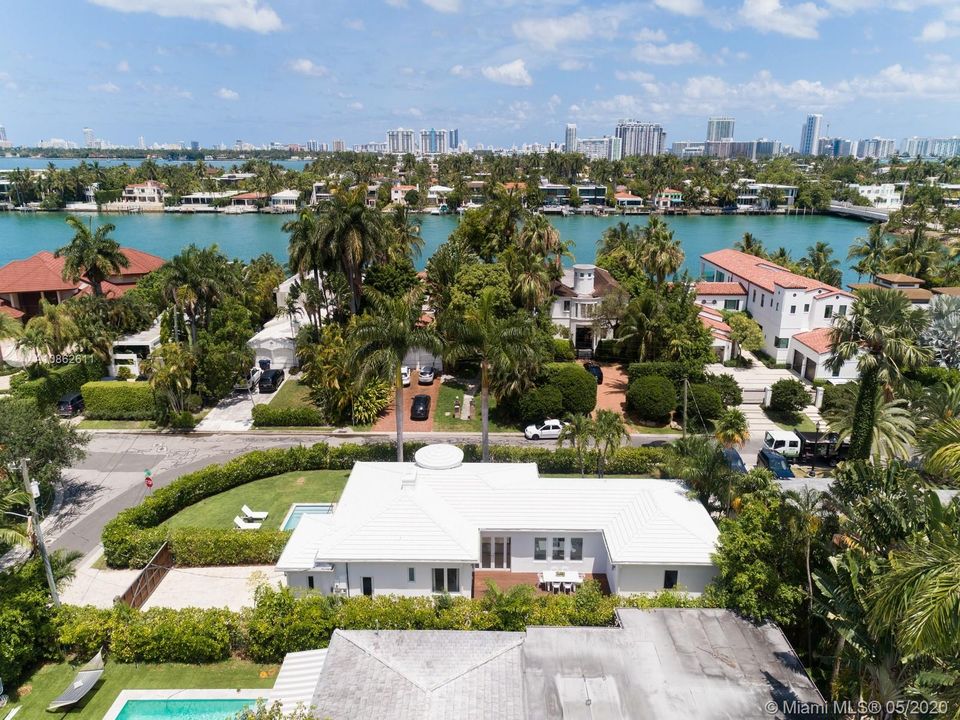 Recently Sold: $1,750,000 (3 beds, 3 baths, 2127 Square Feet)