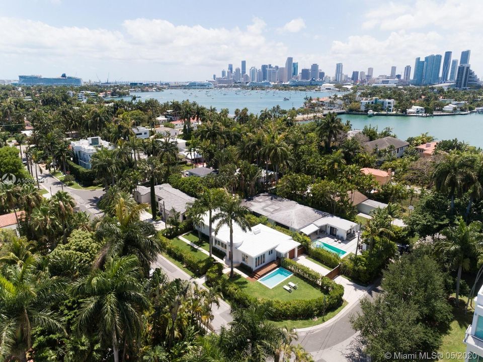 Recently Sold: $1,750,000 (3 beds, 3 baths, 2127 Square Feet)