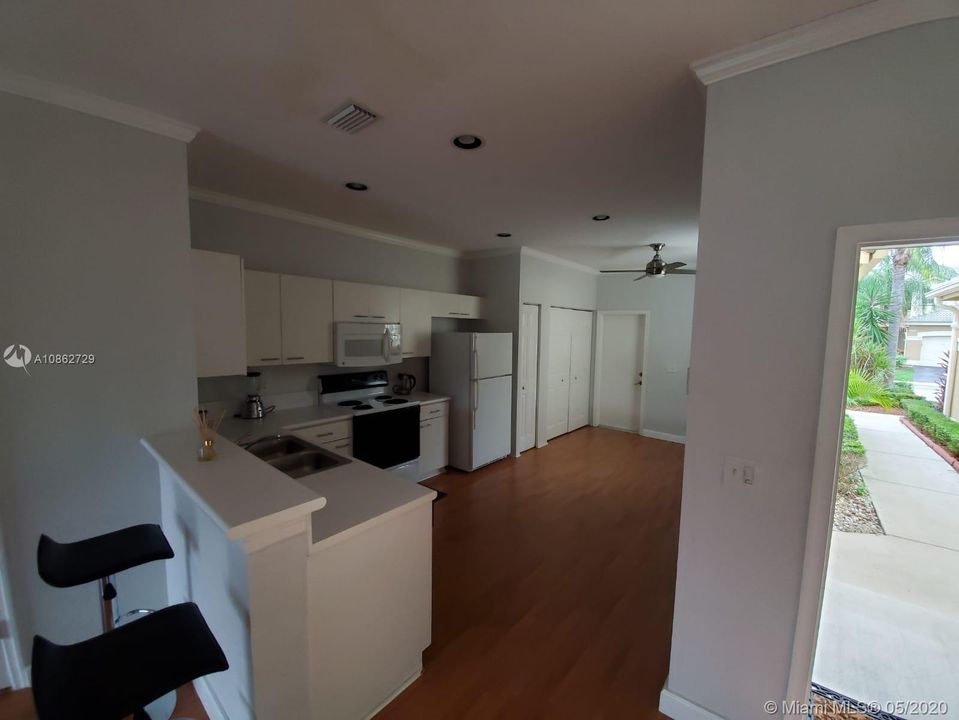 Recientemente alquilado: $2,100 (2 camas, 2 baños, 1410 Pies cuadrados)