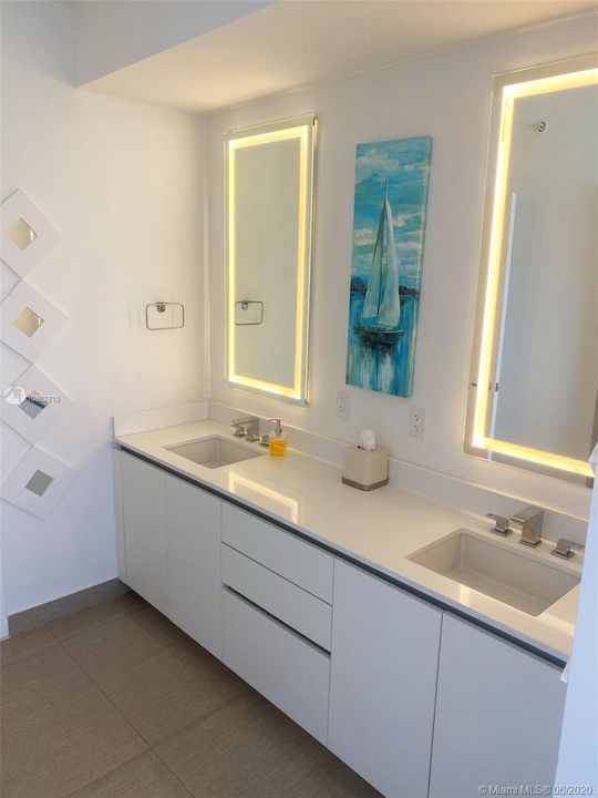 Recently Sold: $2,600,000 (3 beds, 3 baths, 2604 Square Feet)