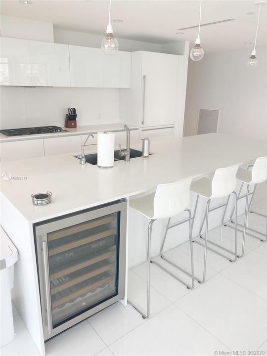 Recently Sold: $2,600,000 (3 beds, 3 baths, 2604 Square Feet)
