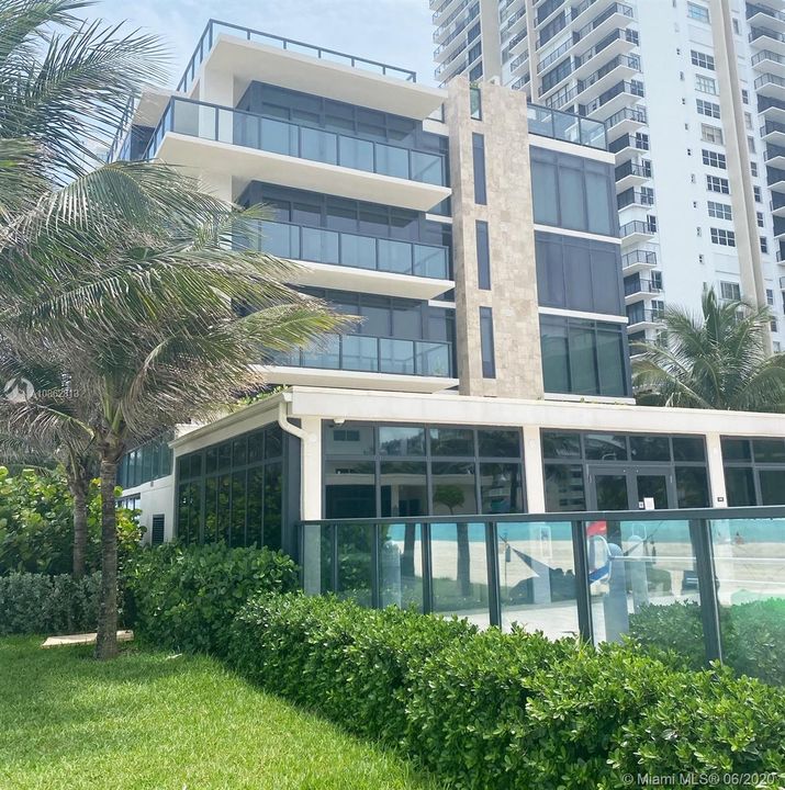 Recently Sold: $2,600,000 (3 beds, 3 baths, 2604 Square Feet)