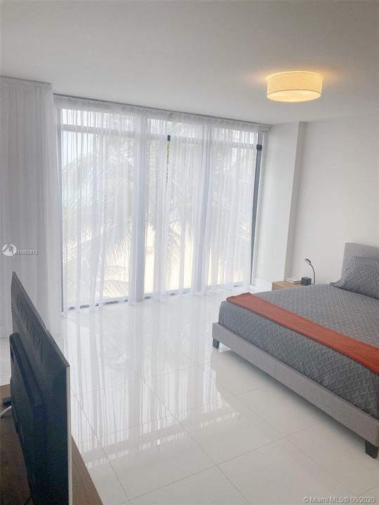 Recently Sold: $2,600,000 (3 beds, 3 baths, 2604 Square Feet)