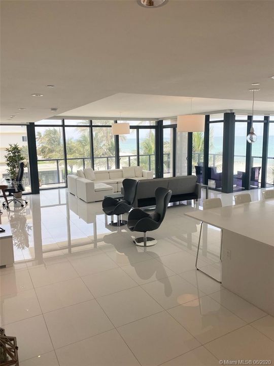 Recently Sold: $2,600,000 (3 beds, 3 baths, 2604 Square Feet)