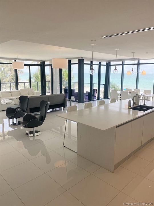Recently Sold: $2,600,000 (3 beds, 3 baths, 2604 Square Feet)