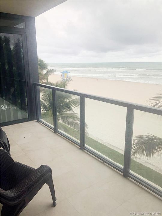 Recently Sold: $2,600,000 (3 beds, 3 baths, 2604 Square Feet)