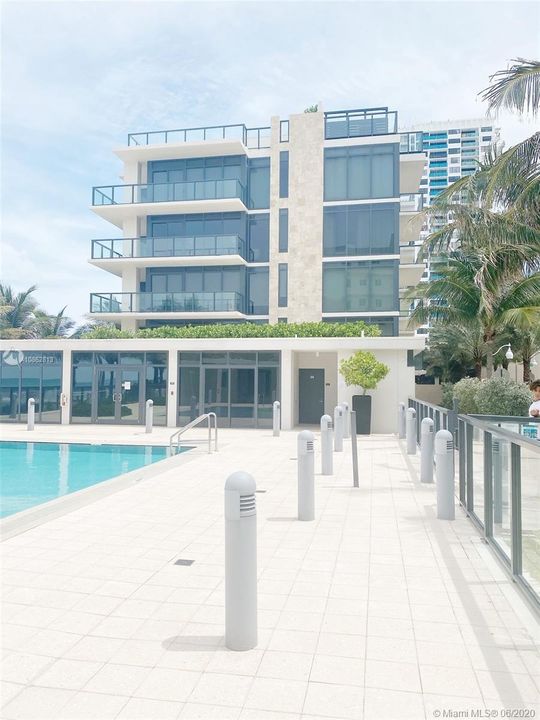 Recently Sold: $2,600,000 (3 beds, 3 baths, 2604 Square Feet)