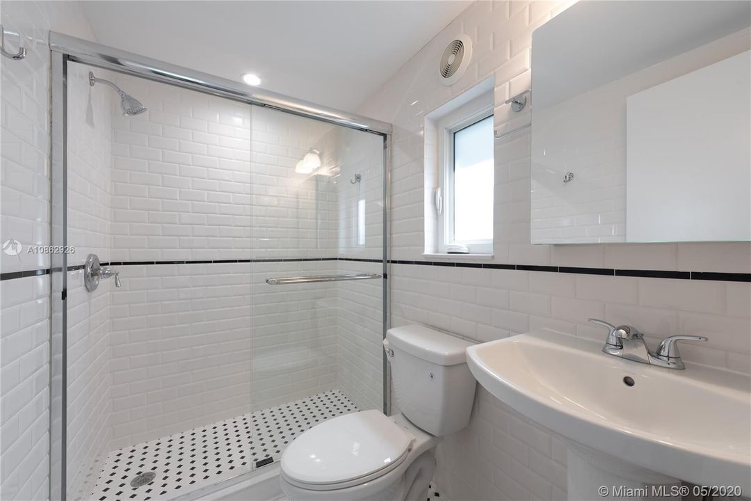 Recientemente alquilado: $2,900 (2 camas, 2 baños, 899 Pies cuadrados)