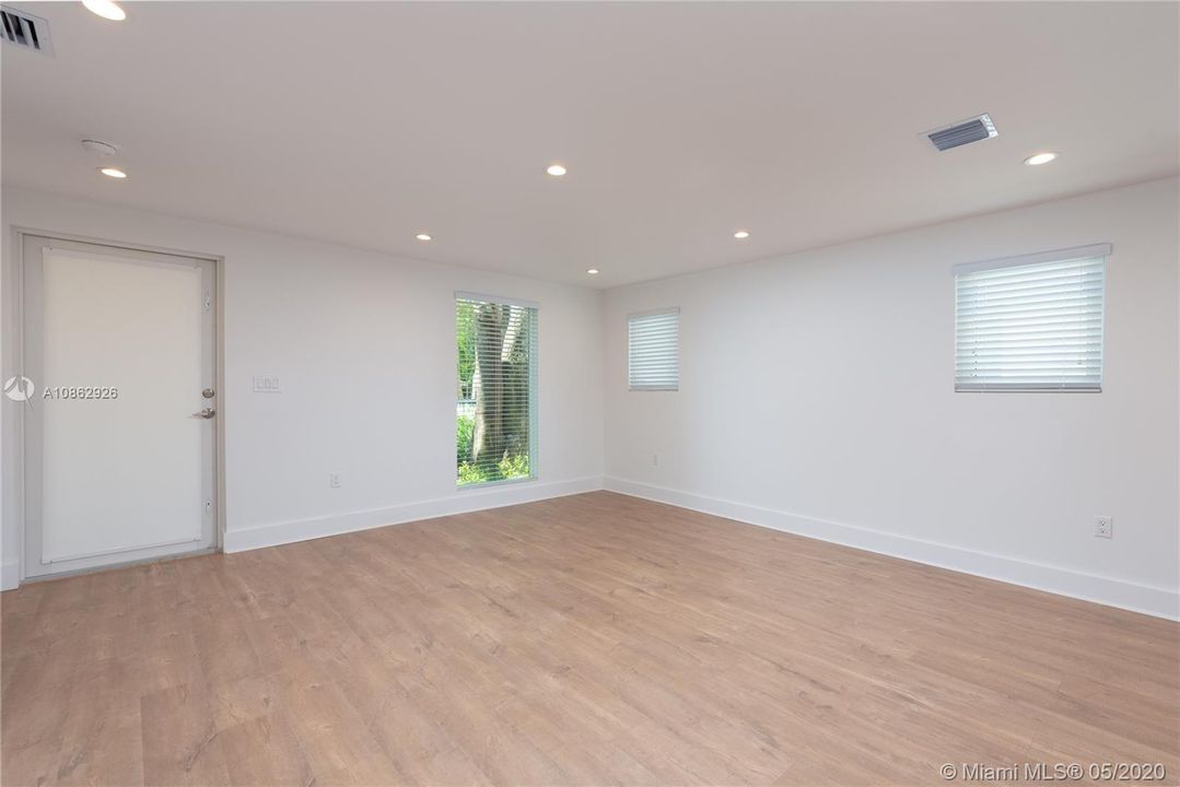 Recientemente alquilado: $2,900 (2 camas, 2 baños, 899 Pies cuadrados)