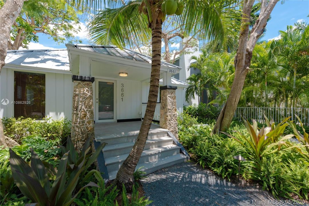 Recientemente alquilado: $2,900 (2 camas, 2 baños, 899 Pies cuadrados)