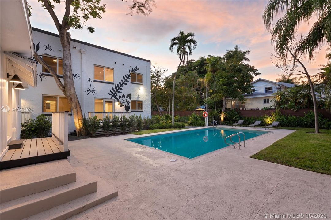 Recientemente alquilado: $2,900 (2 camas, 2 baños, 899 Pies cuadrados)