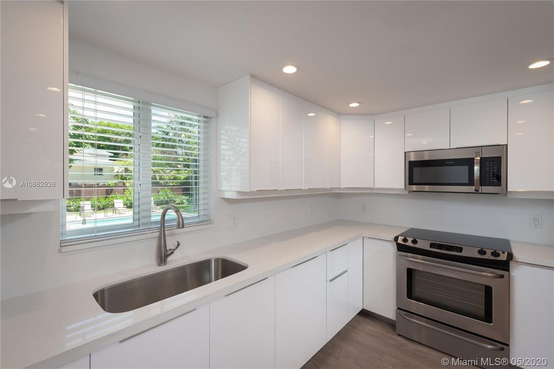 Recientemente alquilado: $2,900 (2 camas, 2 baños, 899 Pies cuadrados)