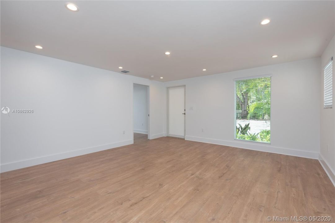 Recientemente alquilado: $2,900 (2 camas, 2 baños, 899 Pies cuadrados)