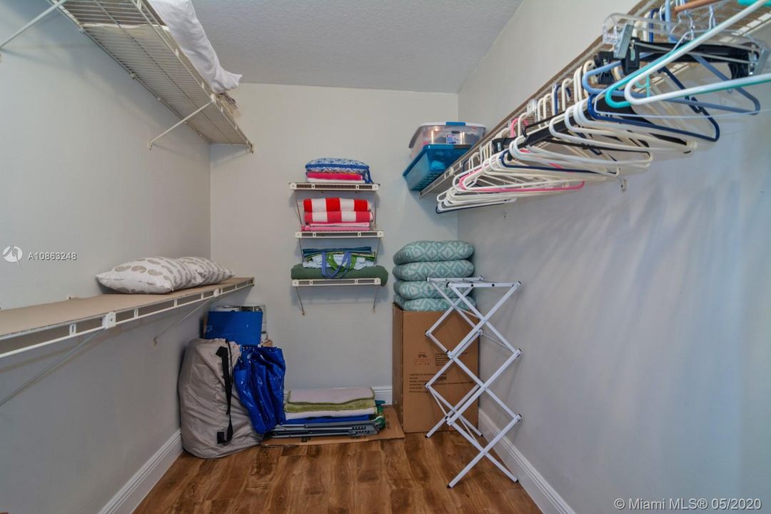 Недавно продано: $145,000 (2 спален, 2 ванн, 1160 Квадратных фут)