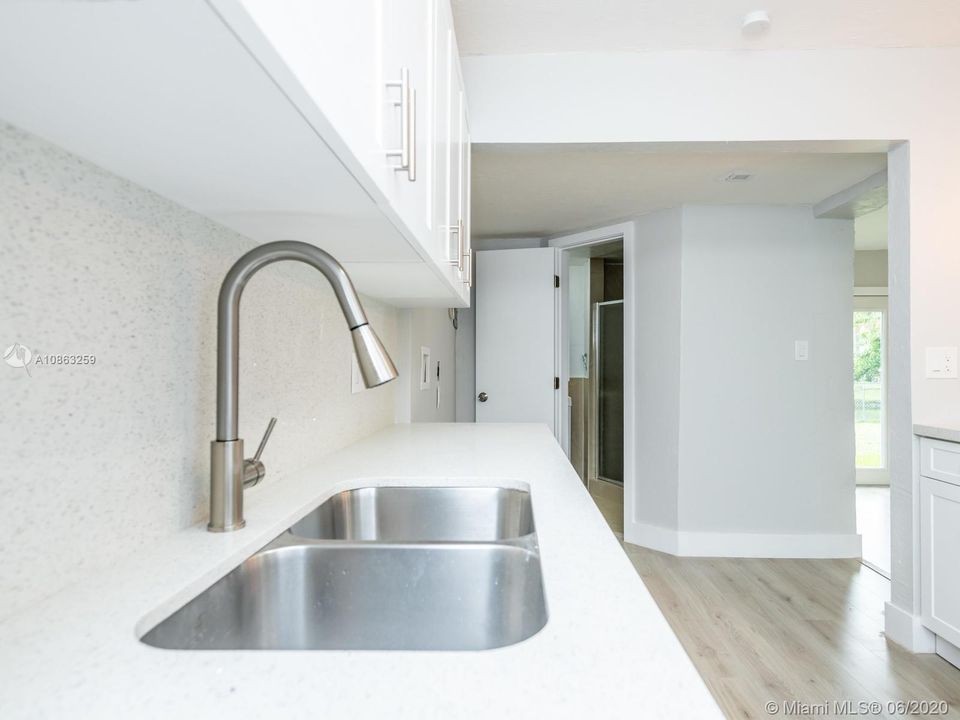 Недавно продано: $290,000 (5 спален, 2 ванн, 1813 Квадратных фут)