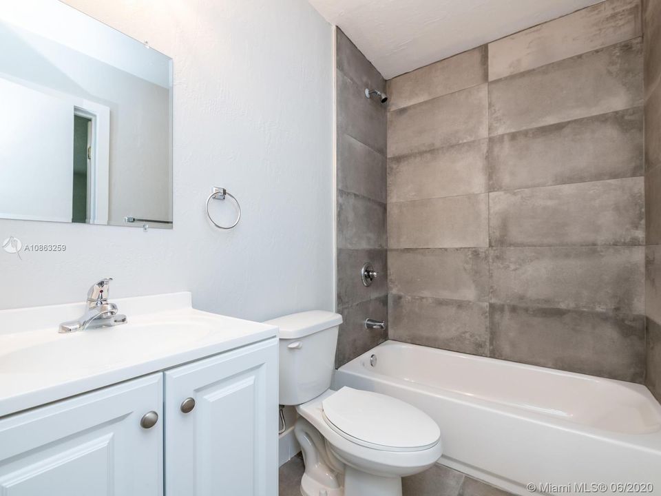 Недавно продано: $290,000 (5 спален, 2 ванн, 1813 Квадратных фут)