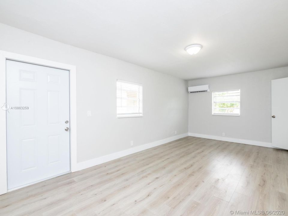 Недавно продано: $290,000 (5 спален, 2 ванн, 1813 Квадратных фут)