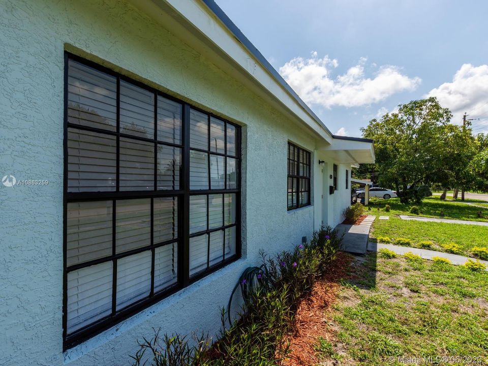 Недавно продано: $290,000 (5 спален, 2 ванн, 1813 Квадратных фут)