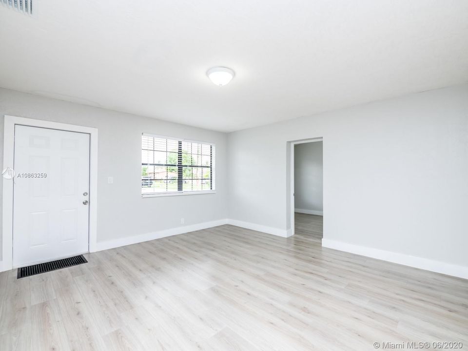 Недавно продано: $290,000 (5 спален, 2 ванн, 1813 Квадратных фут)