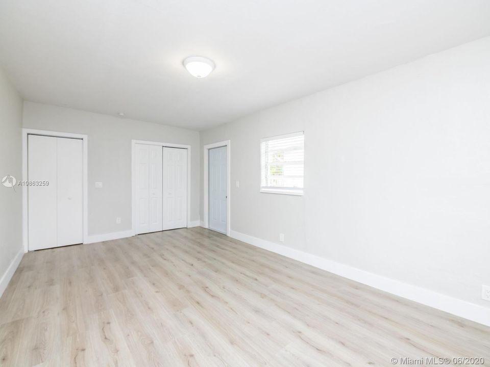 Недавно продано: $290,000 (5 спален, 2 ванн, 1813 Квадратных фут)