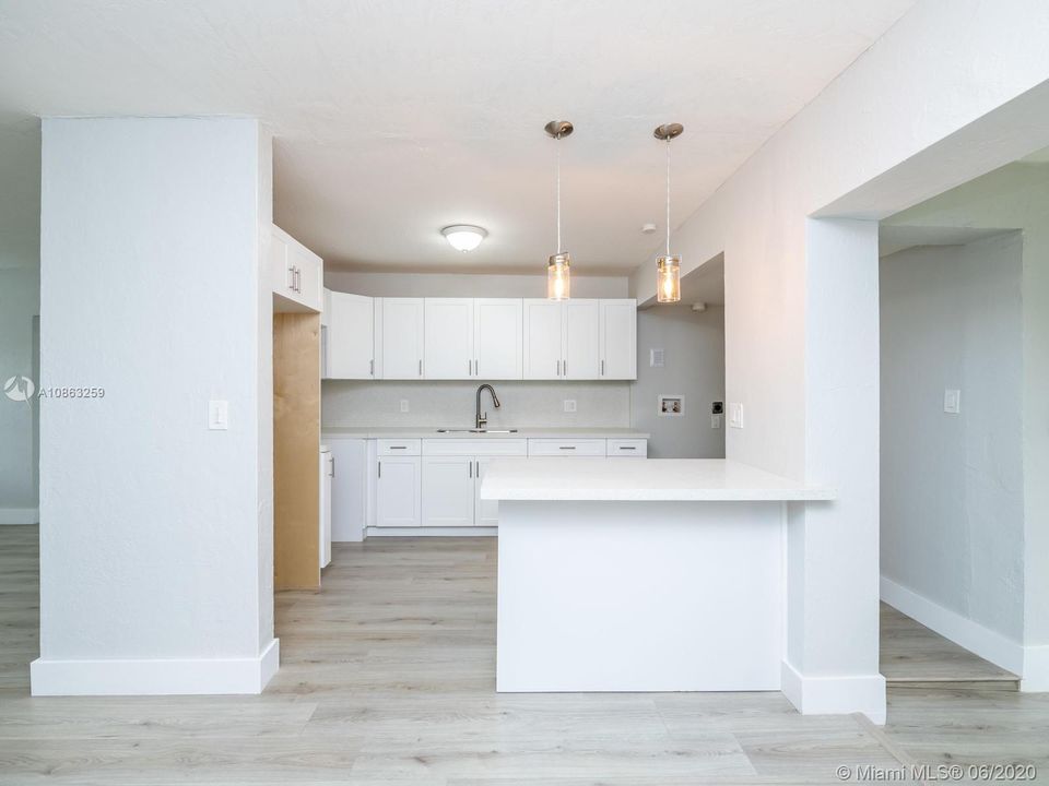 Недавно продано: $290,000 (5 спален, 2 ванн, 1813 Квадратных фут)